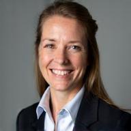 Een vriendelijke, professionele foto van Femke Smit, productie manager.